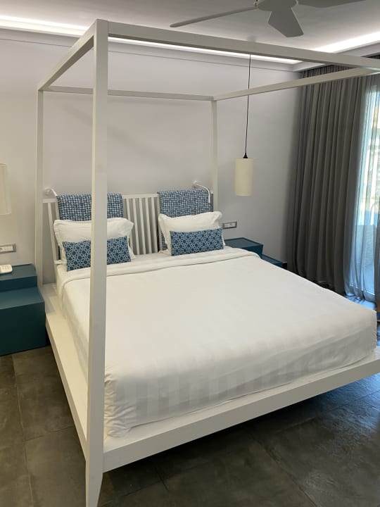 Zimmer Acharavi Beach Hotel