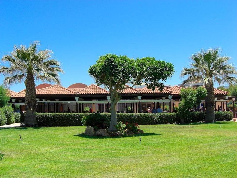 Zu Mittag isst man hier. Anissa Beach & Village