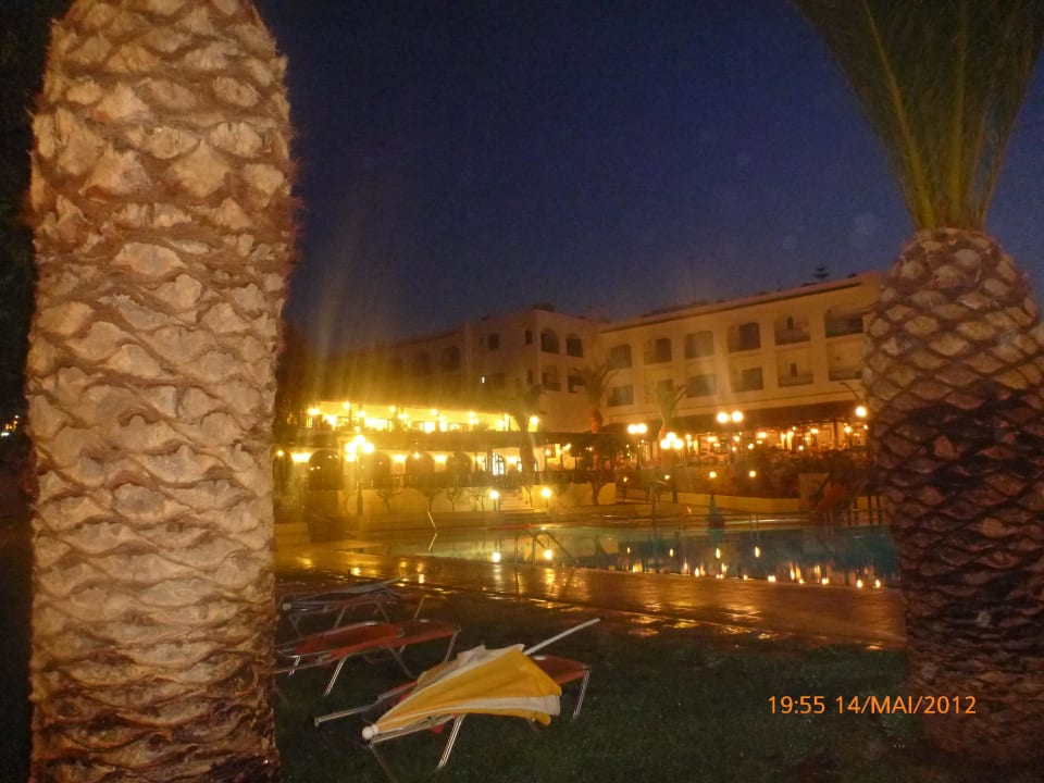 Blick über Pool aufs Haupthaus TUI SUNEO Chrissi Amoudia