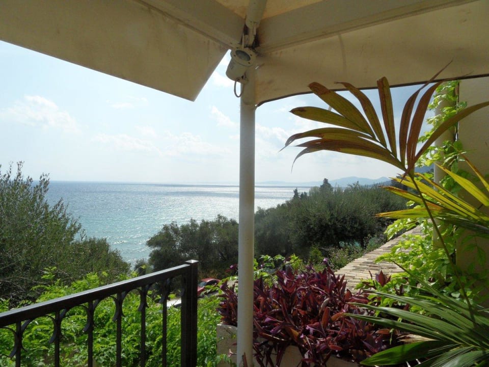 Widok na morze z okolic basenu dla dzieci Aeolos Beach Resort