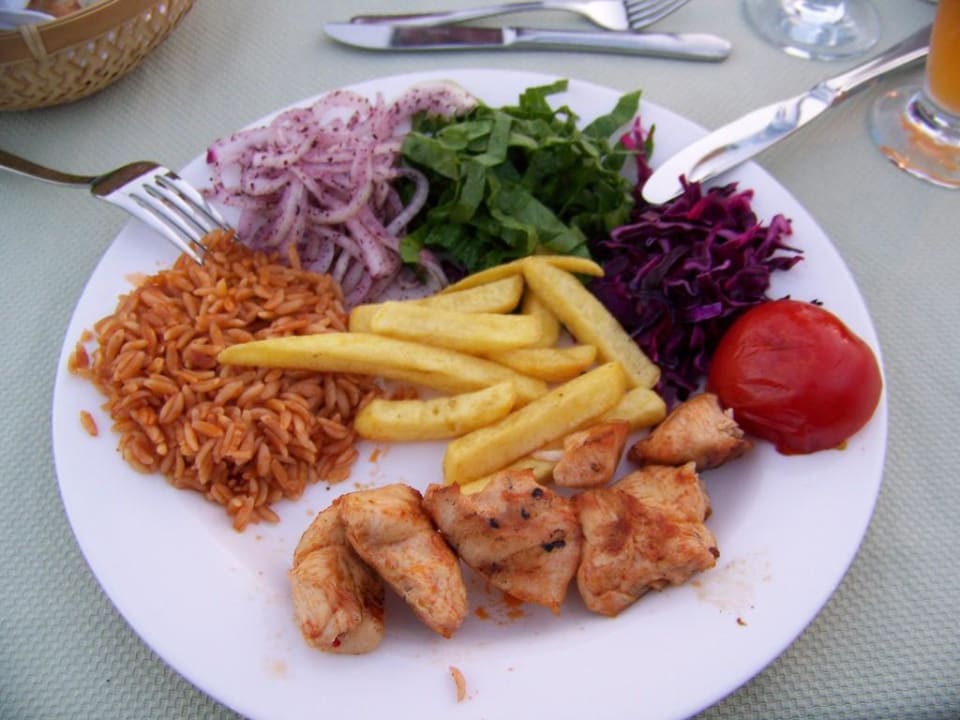 Hauptspeise im mediterranen Restaurant Can Garden Resort