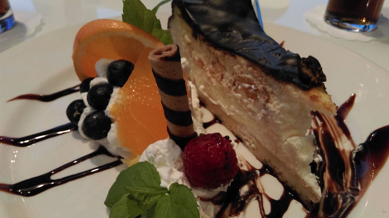 Kuchen in der Hotelbar Marine Hotel by Zdrojowa