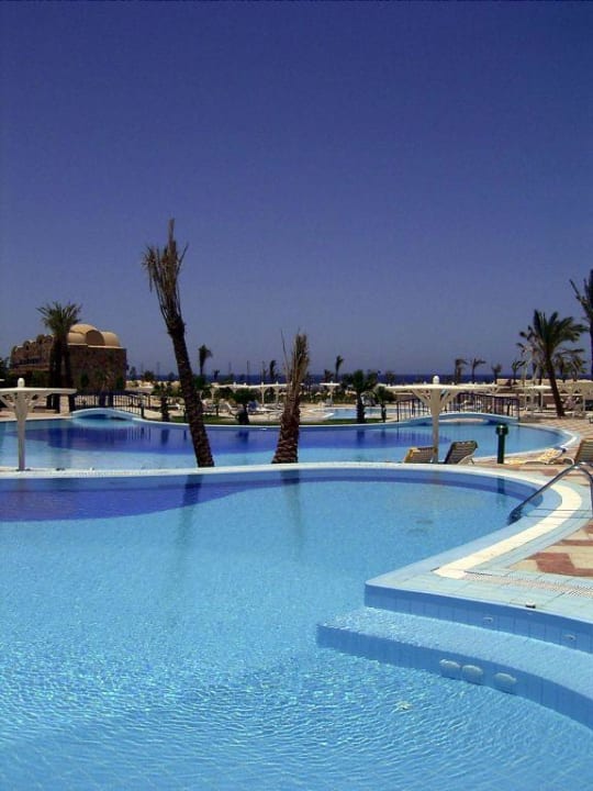 Pensee Royal Garden Pool Pensée Royal Garden Beach Resort