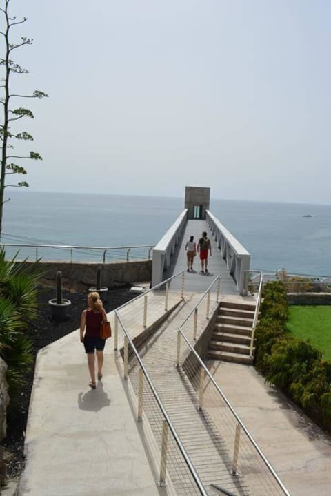 Gang zum Außenfahrstuhl Hotel Riviera Vista