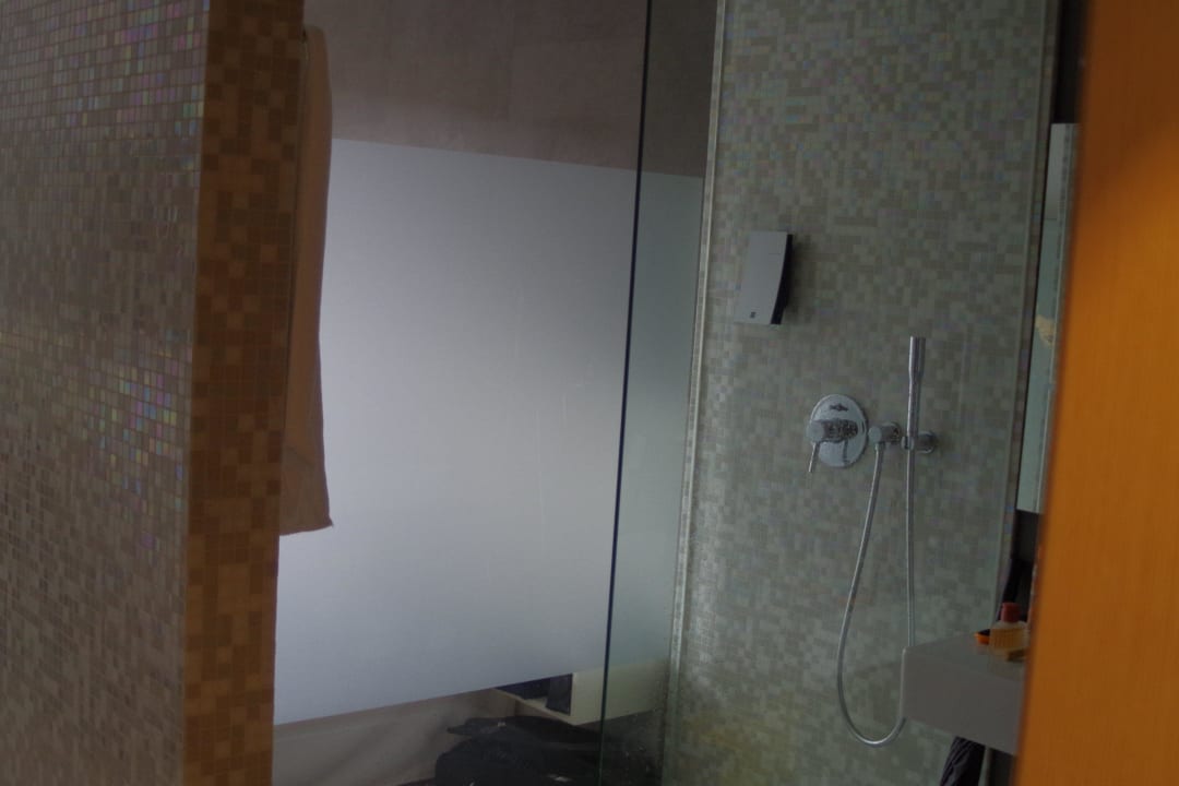 Dusche etwas kleiner wäre auch gut Barceló Hamburg