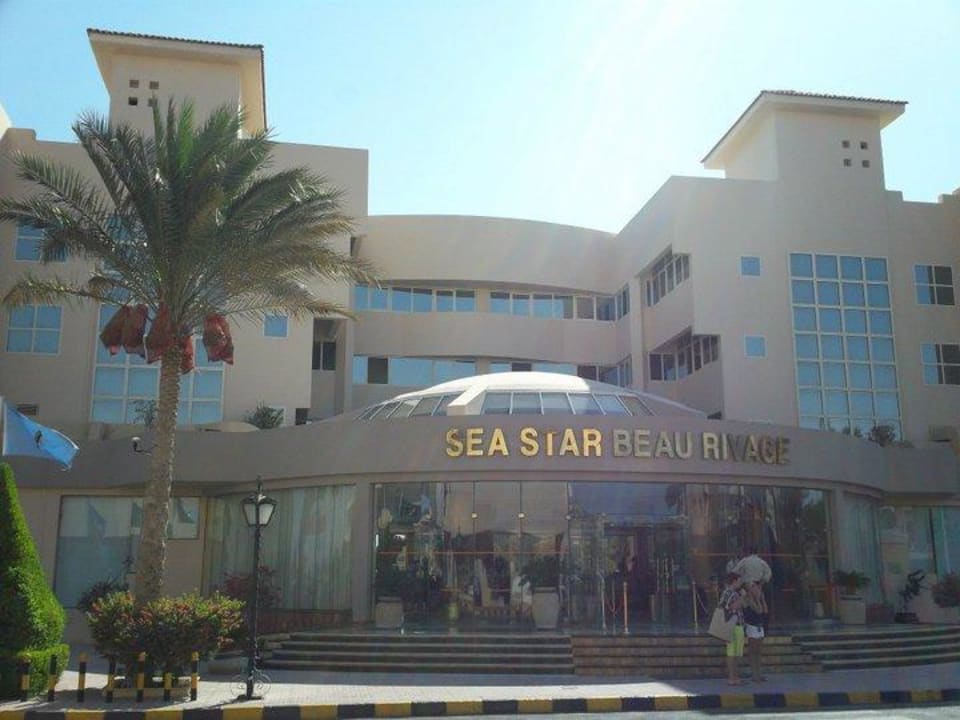 Hoteleingang Sea Star Beau Rivage