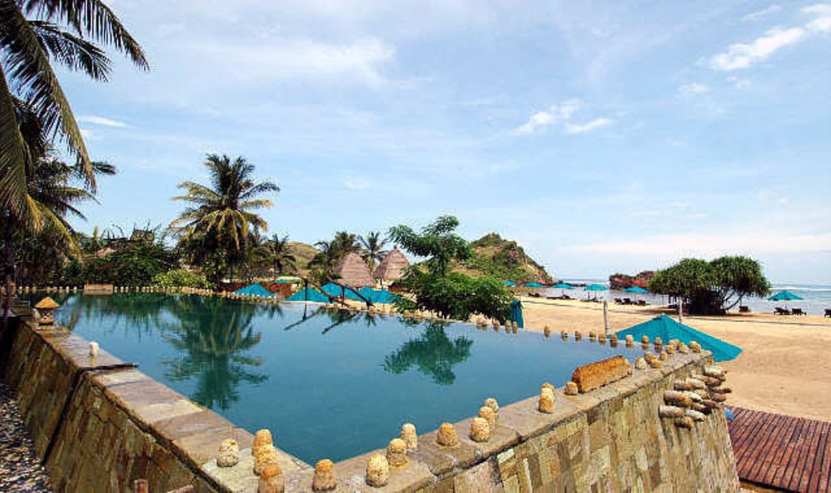 Pool am Strand Novotel Lombok Resort & Villas