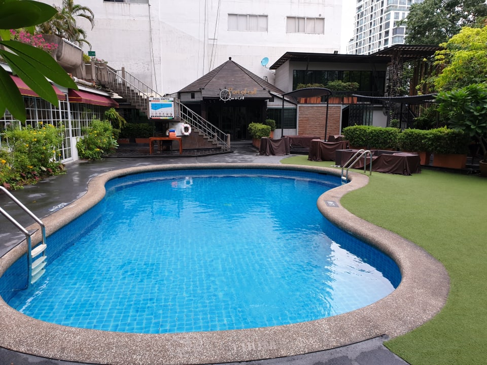 Pool The Tawana Bangkok