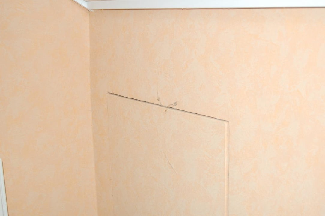 Spinnenweben im Zimmer Hotel Bismarckhöhe