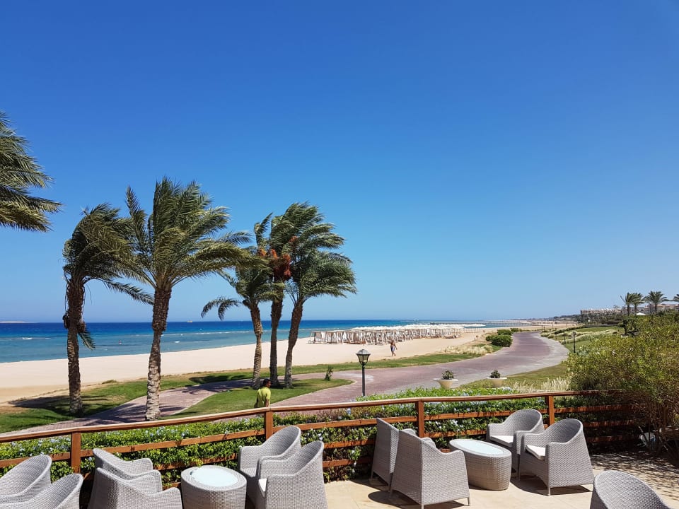 Blick von der Infinity-Pool-Bar & Restaurant Baron Palace Sahl Hasheesh