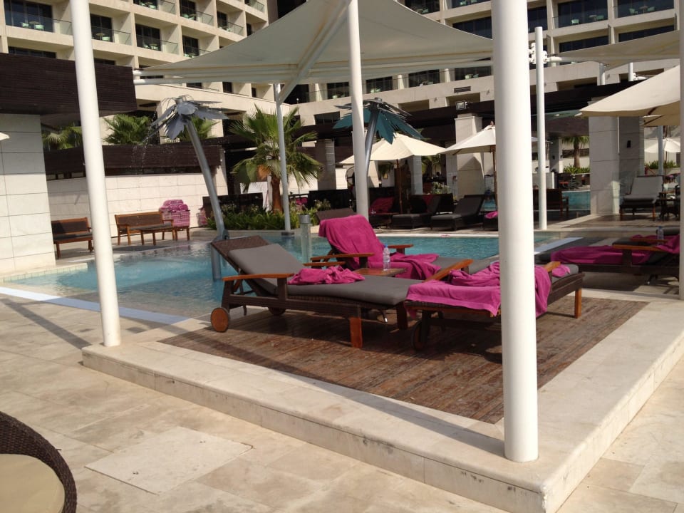 Pool Crowne Plaza Hotel Yas Island