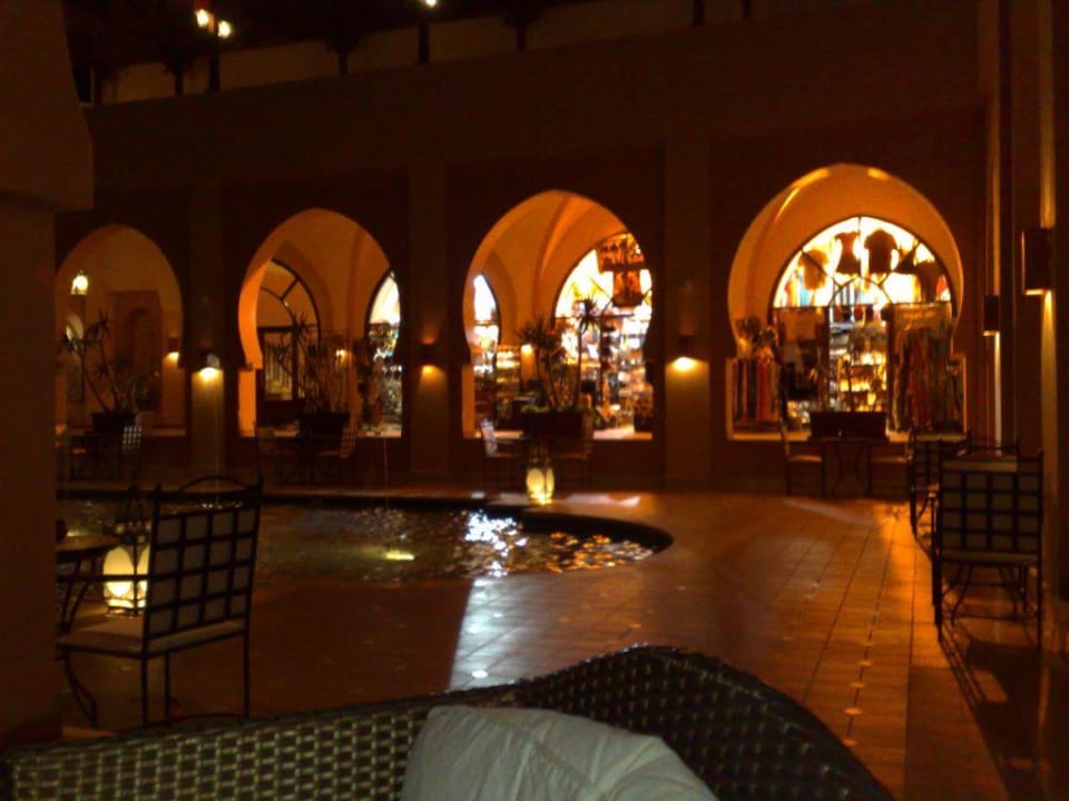 Abends an der Bar im Aussenbereich Steigenberger Coraya Beach - Adults only