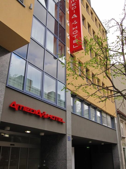 Eingang Best Western Plus Amedia Wien