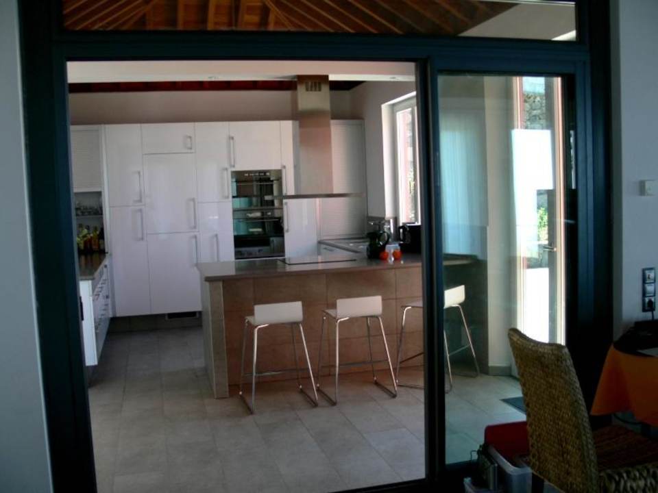 Küchenbereich mit Frühstücksbar Villa Atlantico