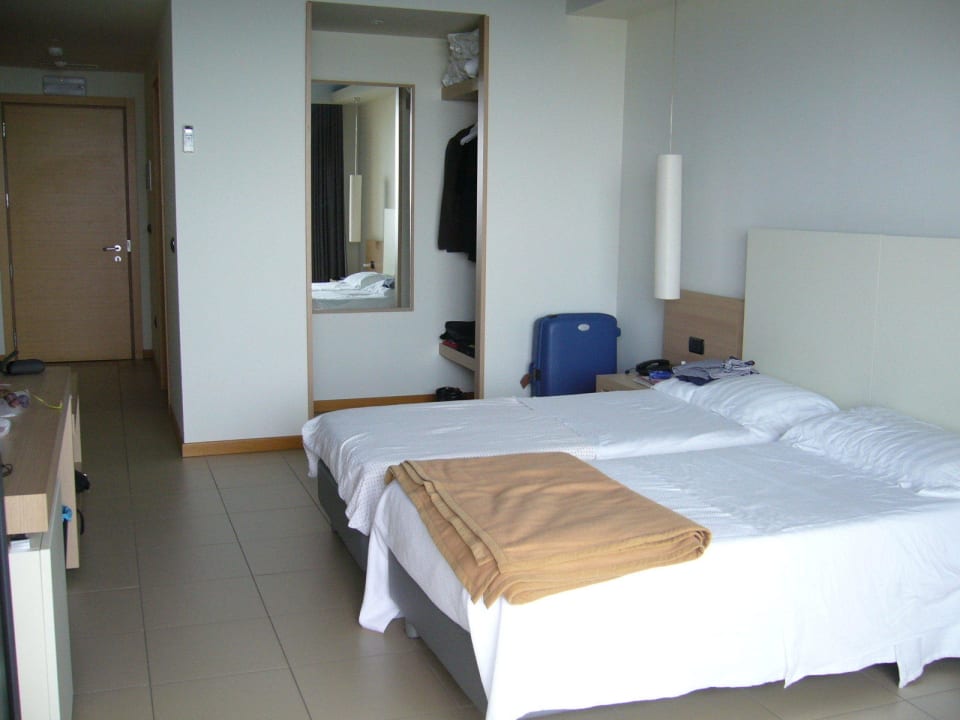 Unser DZ - Richtung Eingangstür Hotel Esperia Resort & Spa