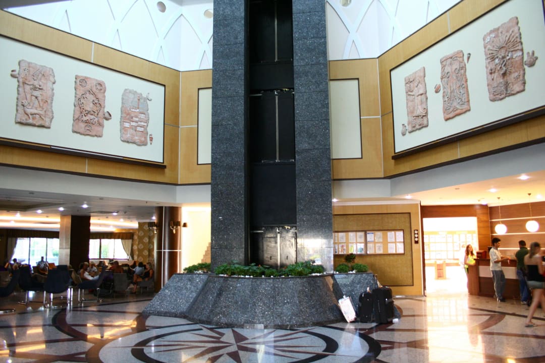 Lobby Hane Family Resort