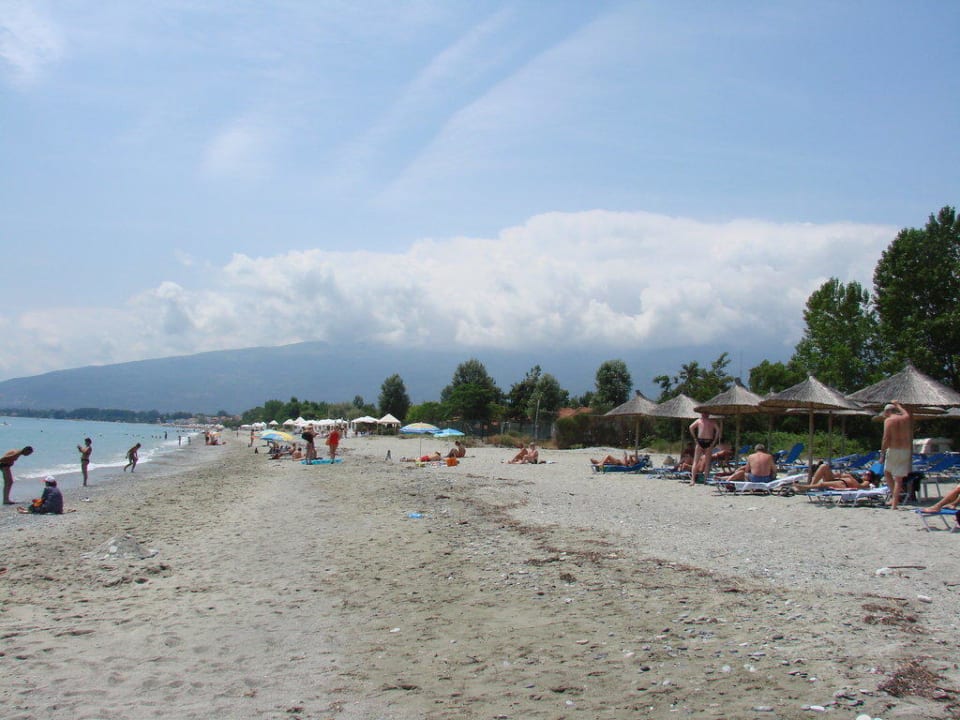 Strand am Hotel in die andere Richtung Olympian Bay Grand Resort