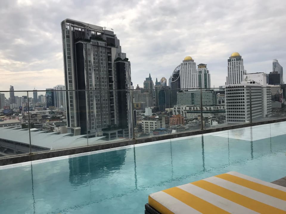 Pool Akara Hotel