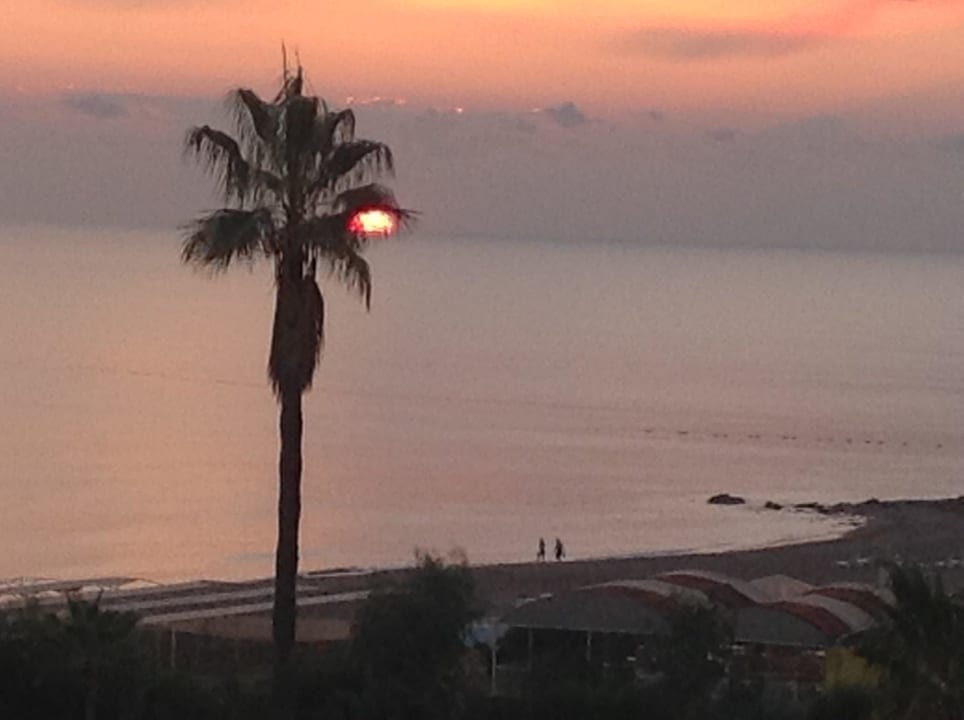 Sonnenuntergang vom Zimmer aus Club Turtas Beach Hotel