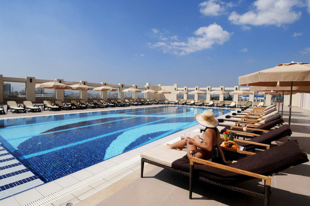 Outdoor Pool Titanic Business Kartal