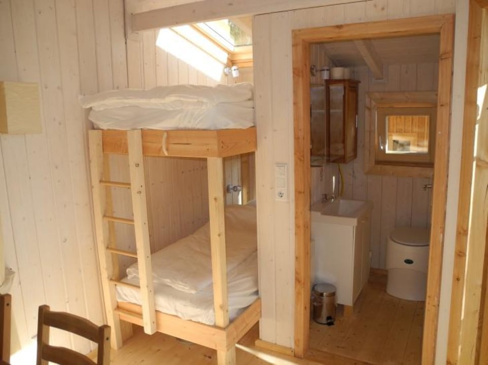 Stockbett und Waschraum Baumpalast Baumhaushotel Rosenberg