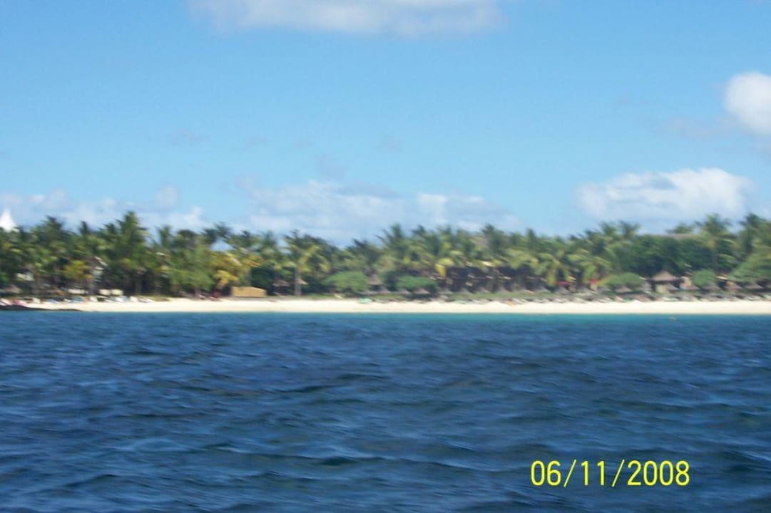 Blick vom Boot auf das Hotel Constance Belle Mare Plage
