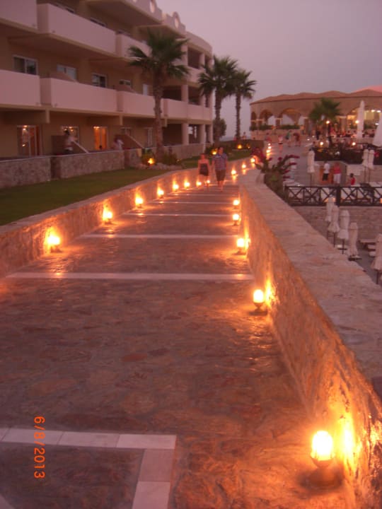 Weg zum Restaurant Hotel Kalithea Horizon Royal