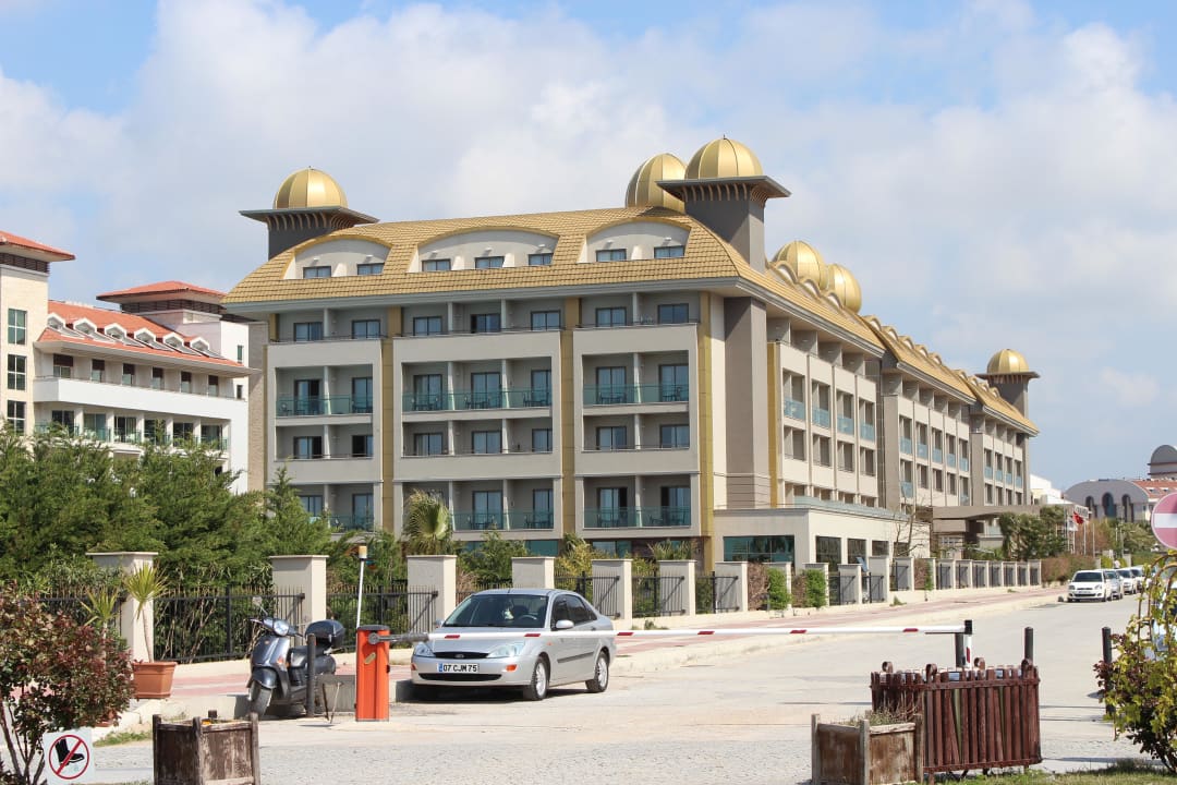 Hotel von der Straße Aydinbey Kings Palace & Spa