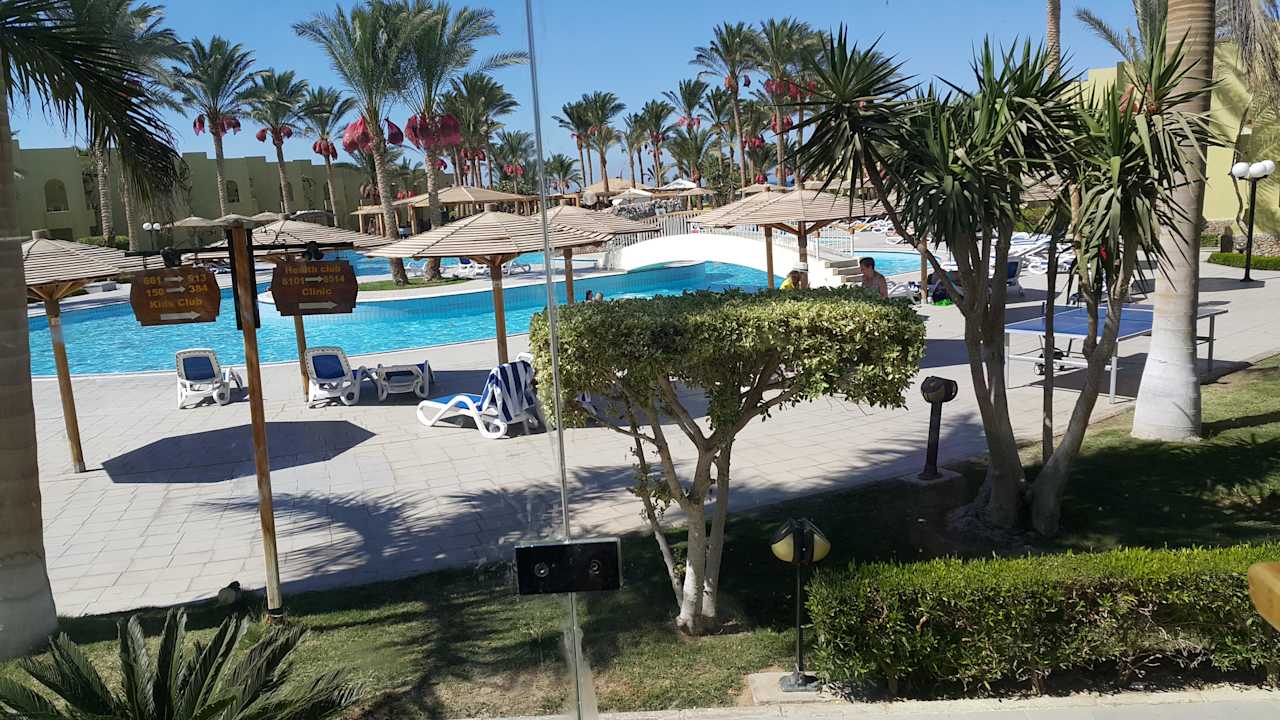 Pool vom Restaurant aus Palm Beach Resort