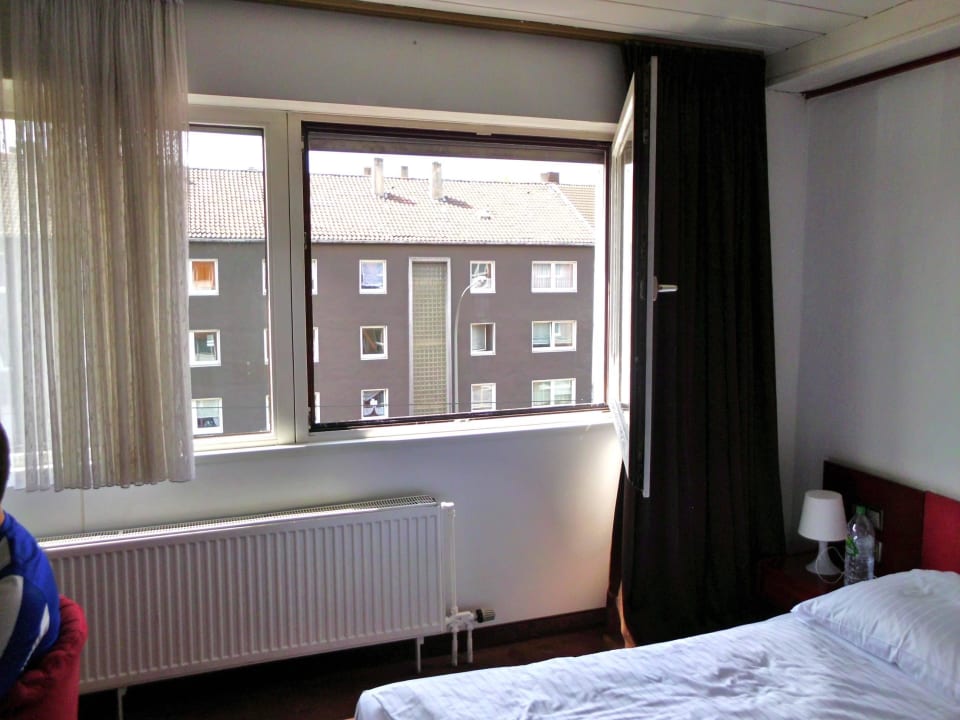 Blick zur Straße Hotel Senator by Centro Comfort