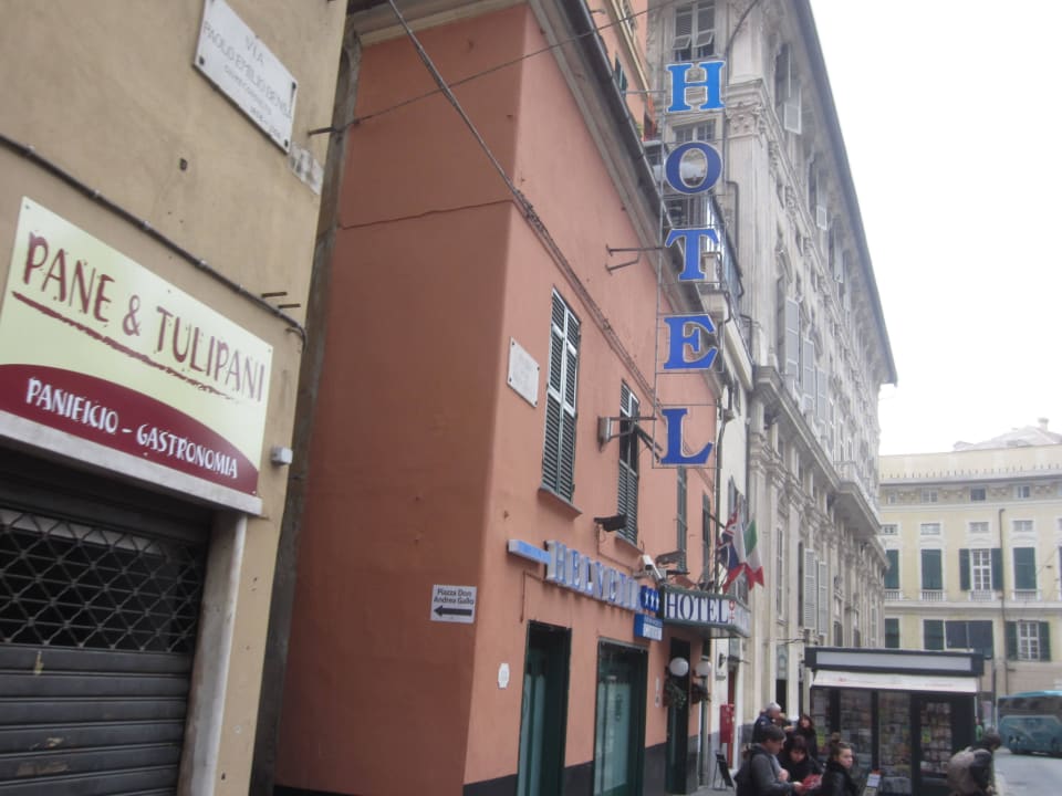 Seitliche Außenansicht Hotel Helvetia