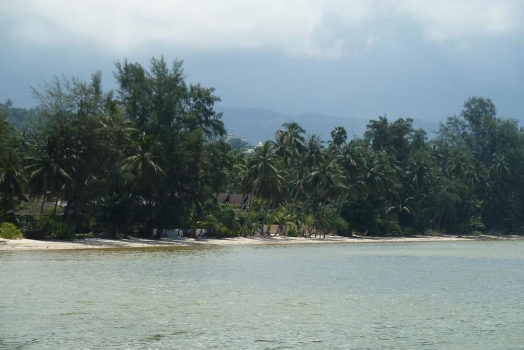 Blick vom Wasser auf das Hotel Tui Blue The Passage Samui Pool Villas & Beach Resort