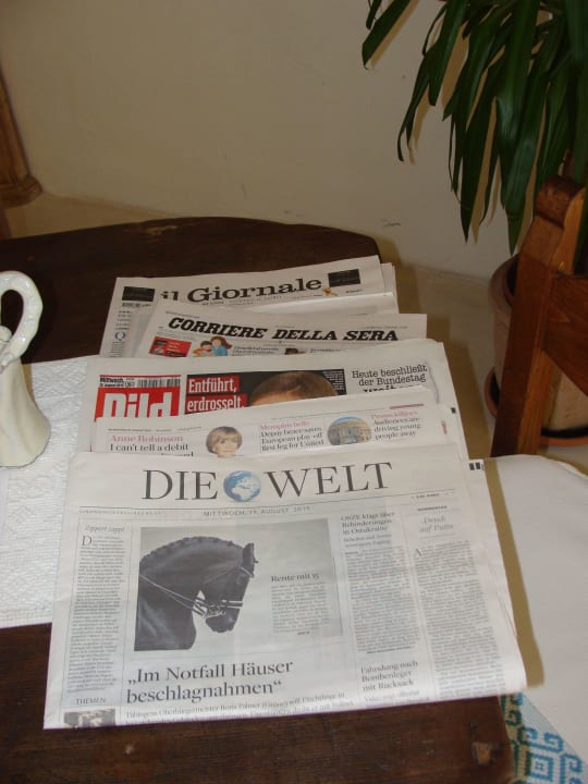 Einige Tageszeitungen mit 1 Tag verspätung Hotel Grand Relais dei Nuraghi