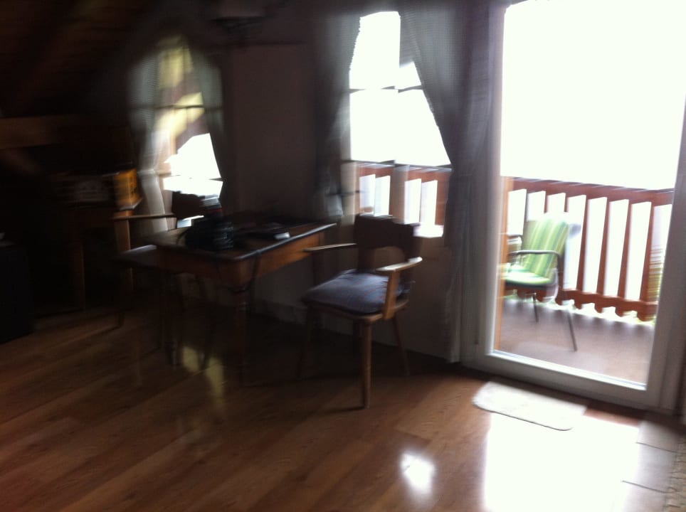 Kleiner Esstisch Zeit & Traum  Hotel