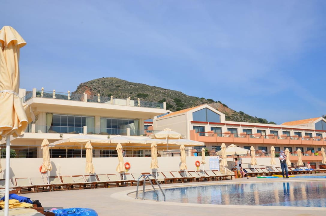 Widok od strony basenu Kiani Beach Resort Family All Inclusive