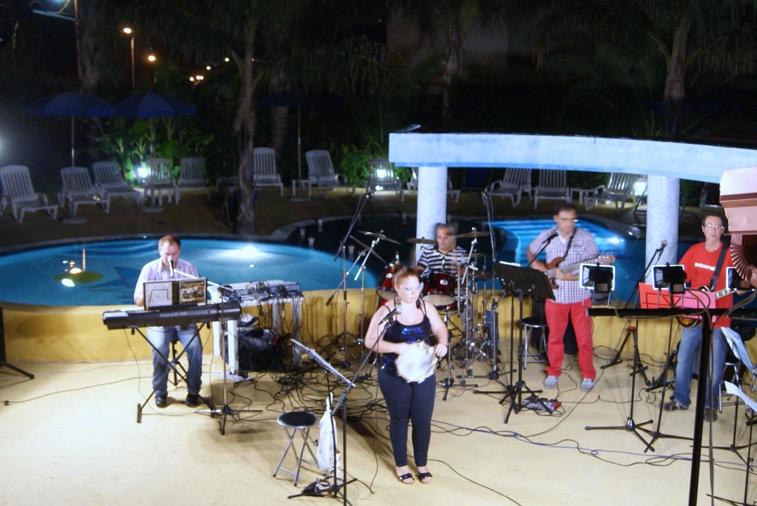 Musik am Kalabresichem Abend Residence Hotel La Taverna