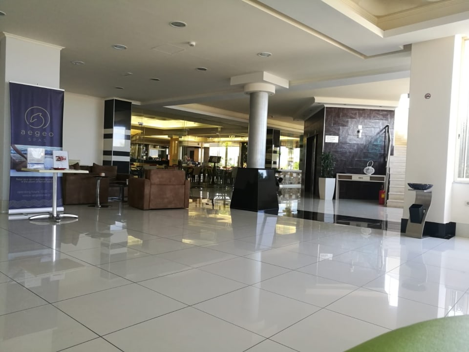 Lobby Hotel Kouros Palace