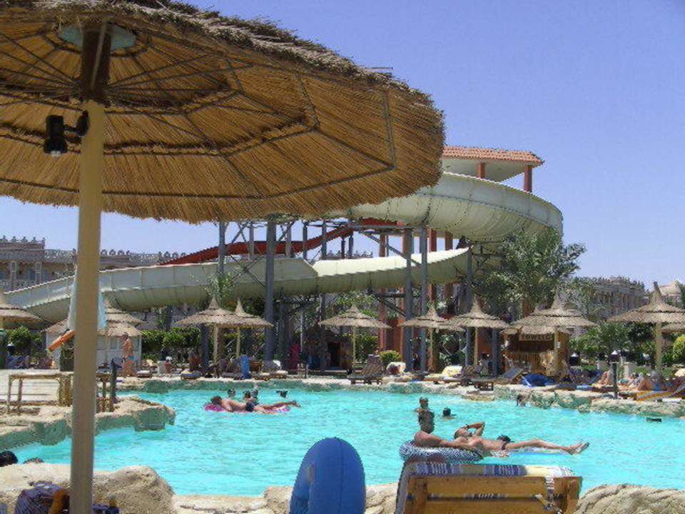 Pool bei den Bungalows Beach Albatros Resort