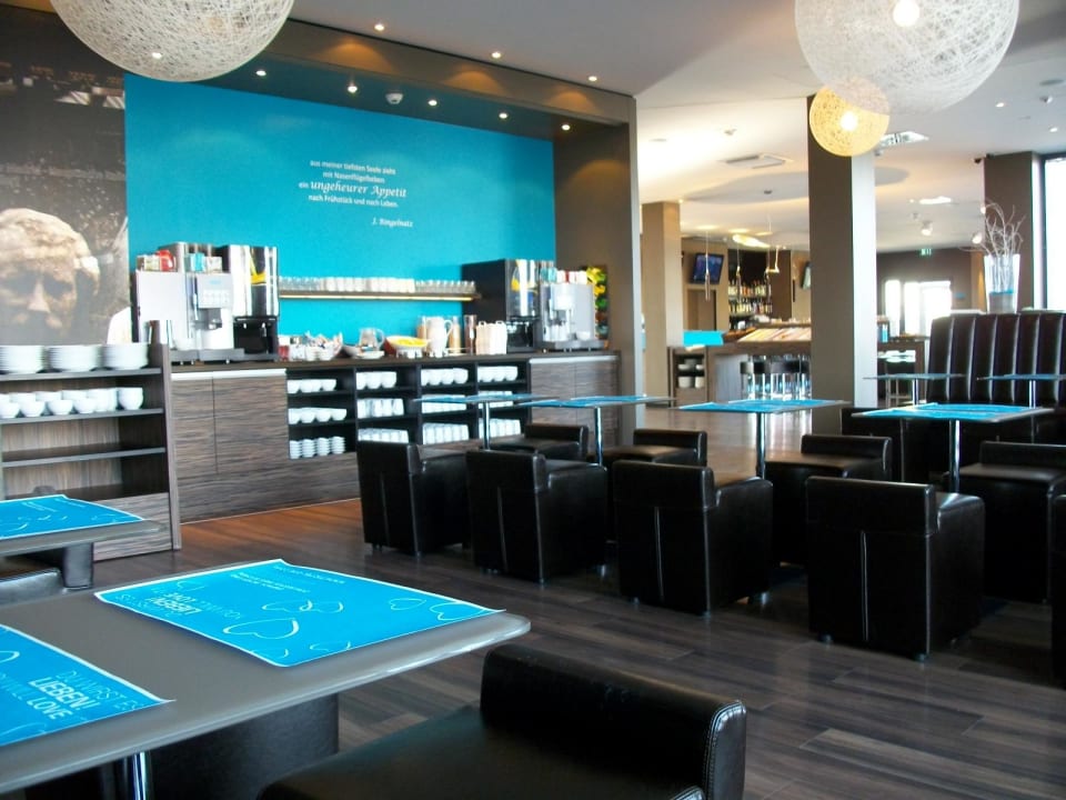 Frühstücksbereich mit Büffet Motel One München-Garching