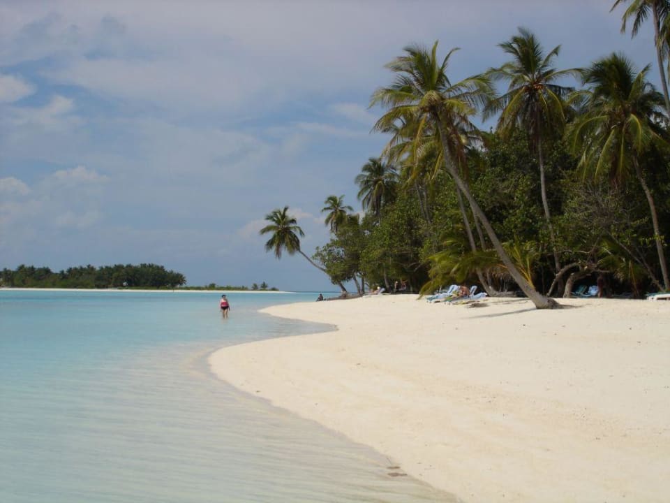 Strand vor den 200er Landvillen Meeru Maldives Resort Island
