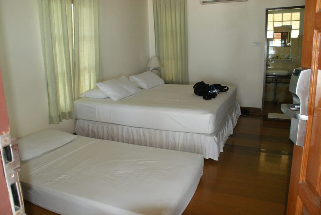 Zu dritt wird es eng/Beachfront Bungi H11 Long Bay Resort Koh Phangan