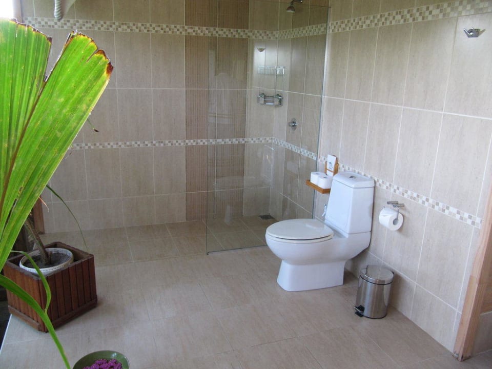 Offenes WC / Dusche Kuredu Island Resort & Spa