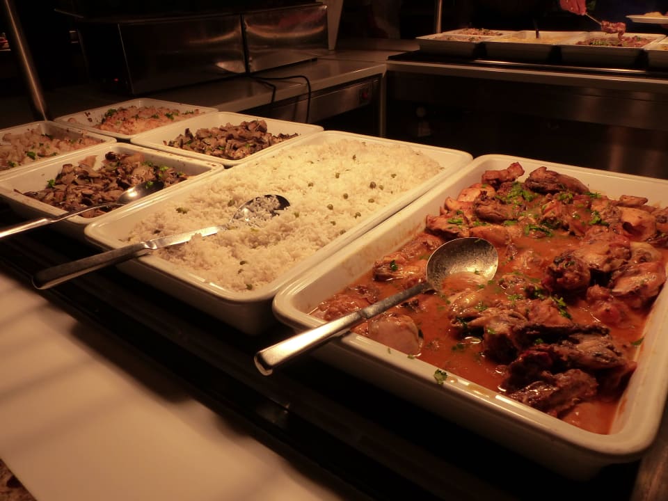 Warmes Essen am Abend.... Iberostar Waves Mehari Djerba