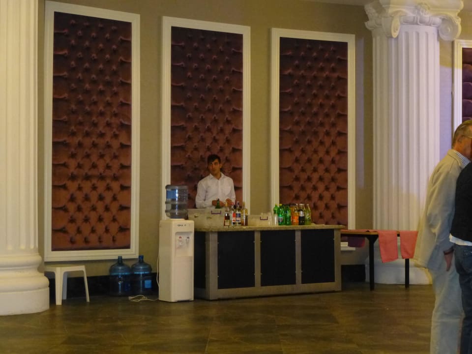 Mobile Bar im Keller Side Alegria Hotel & Spa - Adults only +16