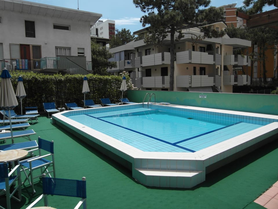 Der Pool Aparthotel Garni Carinzia