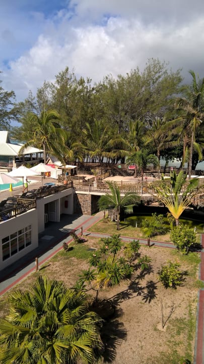 Gartenanlage Le Peninsula Bay Beach Resort & Spa