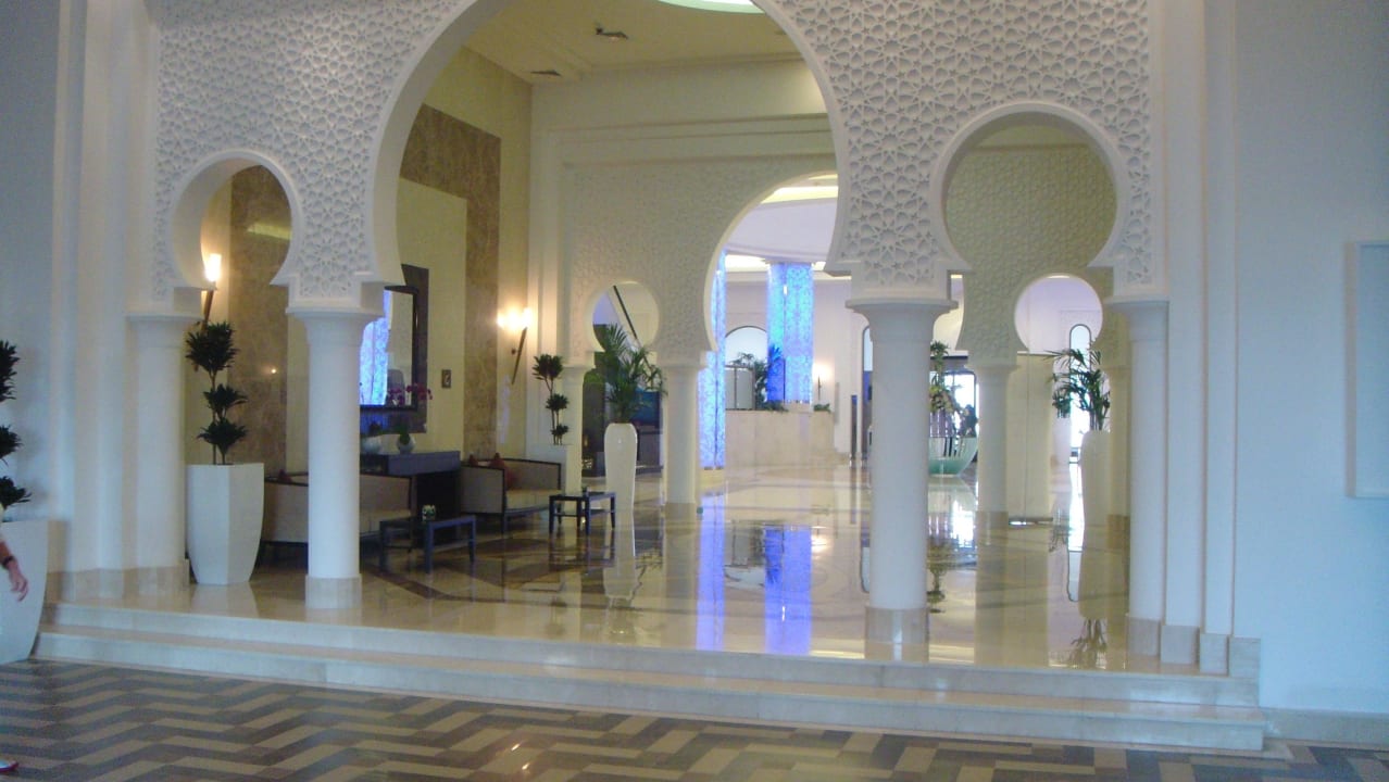 Sehr schöner arabischer Baustil Bahi Ajman Palace Hotel