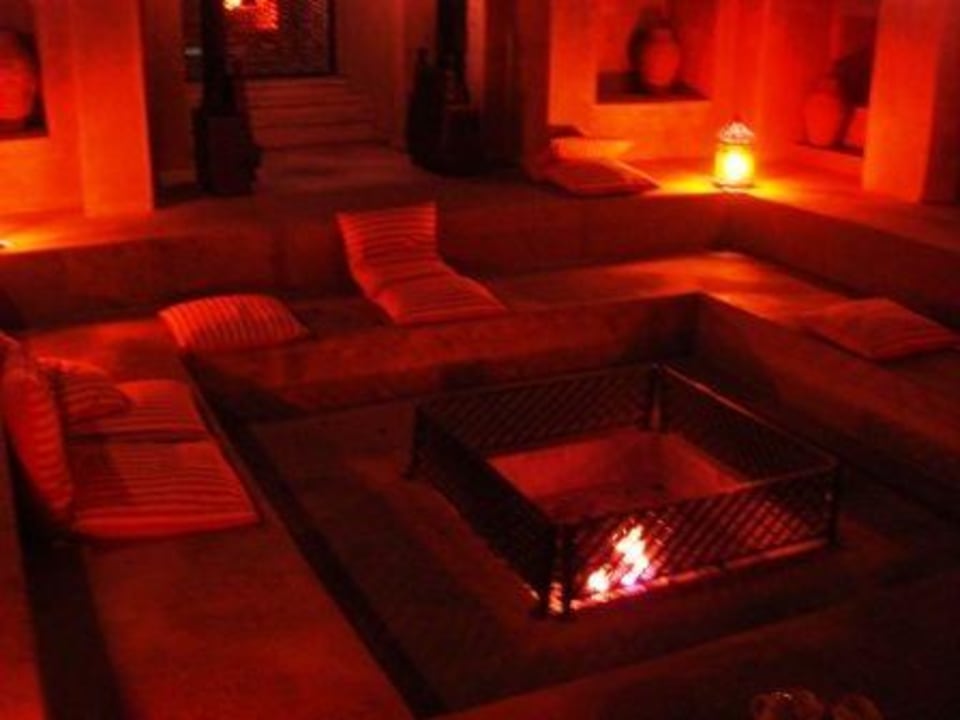Feuerstelle bei Nacht Hotel Bab Al Shams Desert Resort & Spa