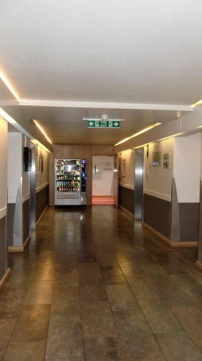 1.Stock, warten auf den Aufzug St Giles London – A St Giles Hotel