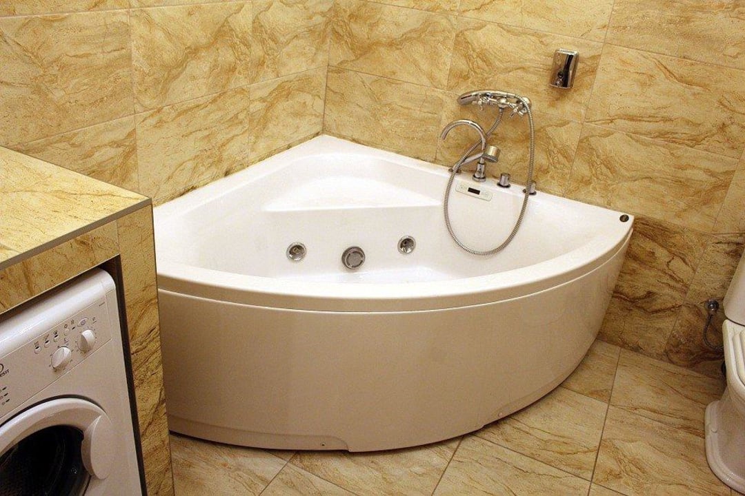 Jacuzzi im Luxury Studio Apartment Apart-Hotel Theatre